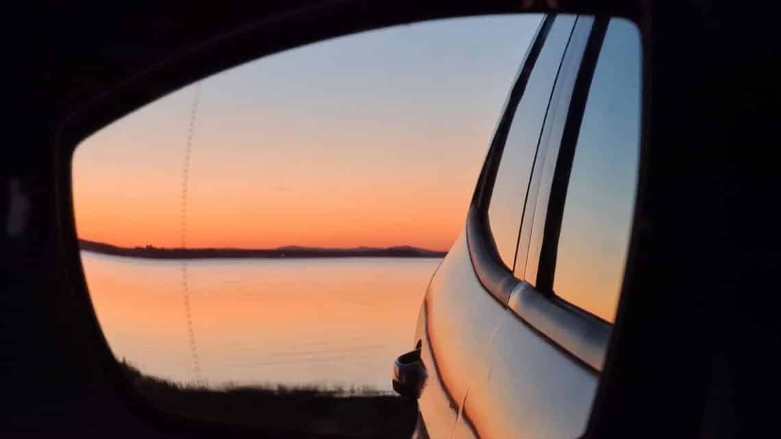 sova i bilen