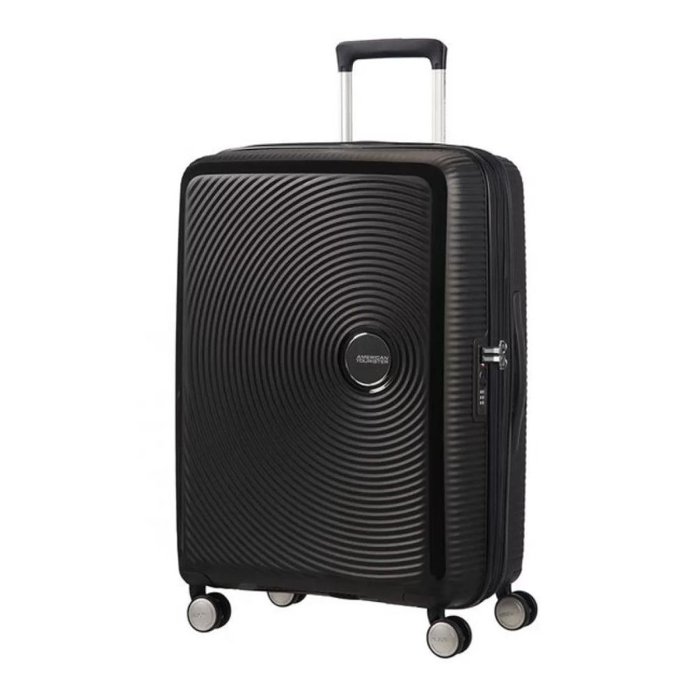En av de bästa resväskorna, American Tourister i svart hårdplast med silverdetaljer på hjul och handtag.