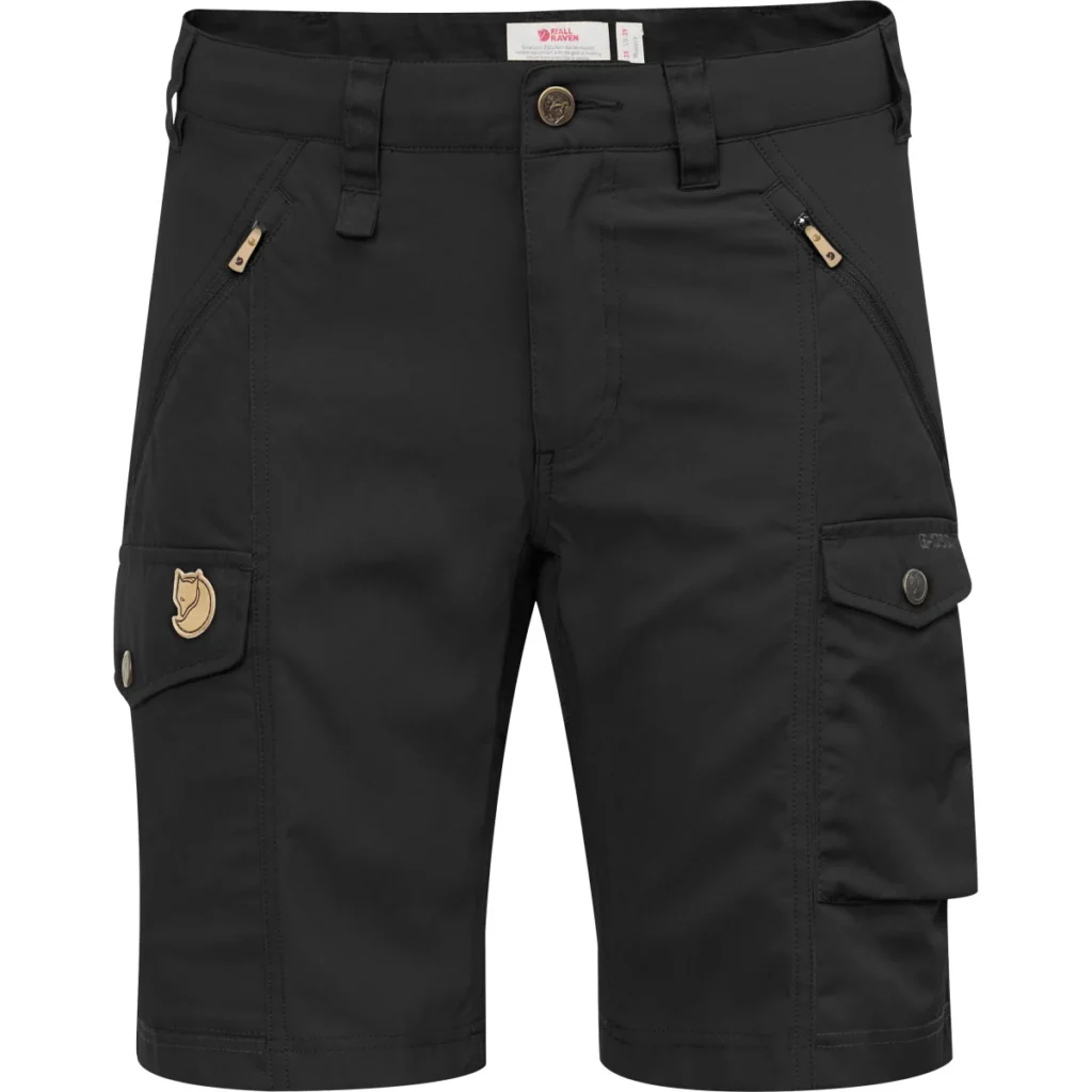 Ett par svarta Nikka vandringsshorts från Fjällräven